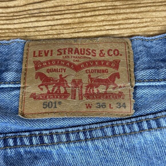 Levis‎ 501 Jeans Mens 36x34 Blue Light Wash Straight Leg Fit Button Fly - Picture 2 of 16
